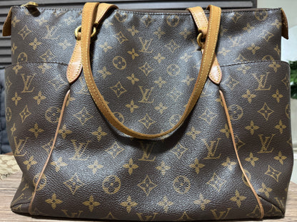 2011 Monogram Totally MM Tote Bag